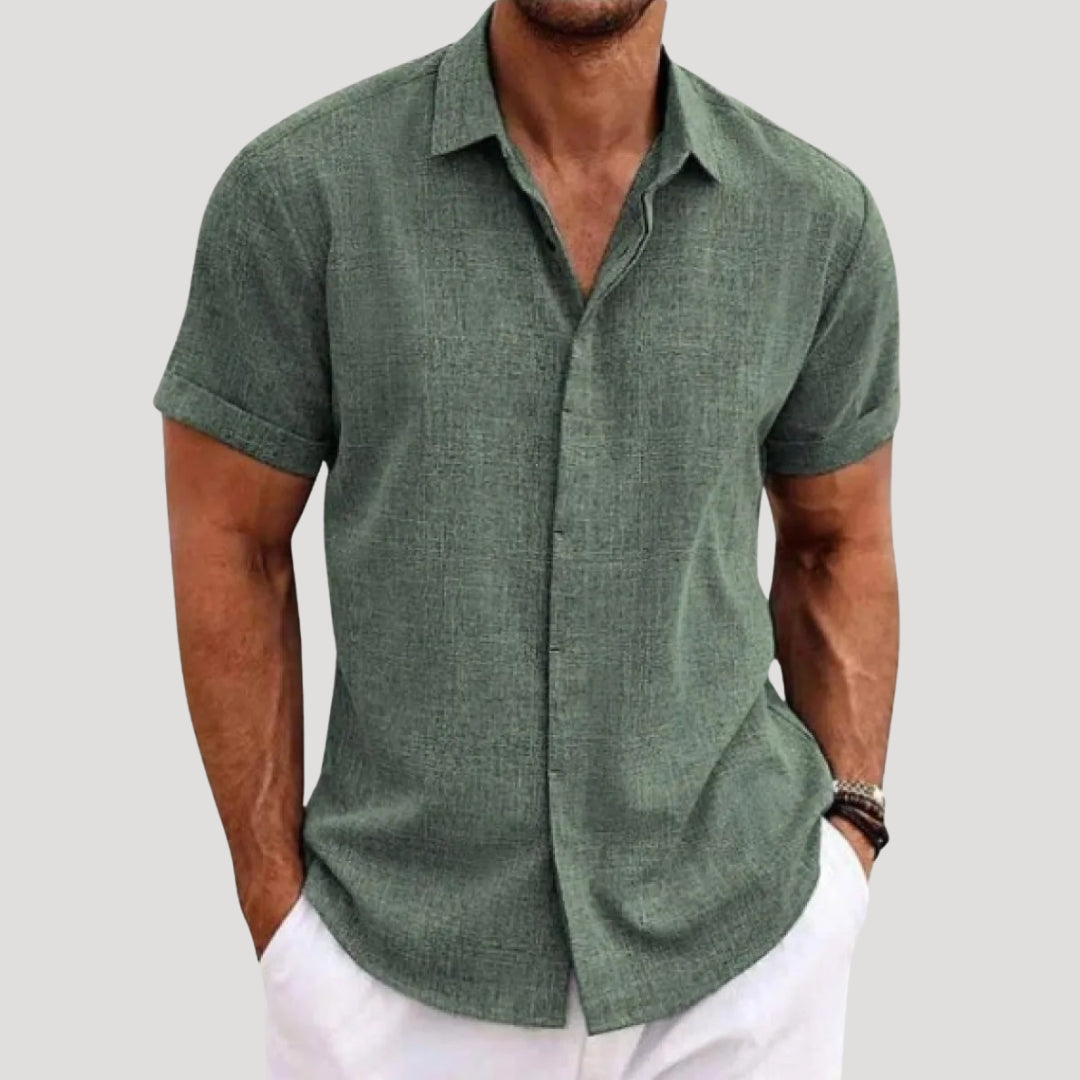 Men’s short sleeve casual collared button shirt