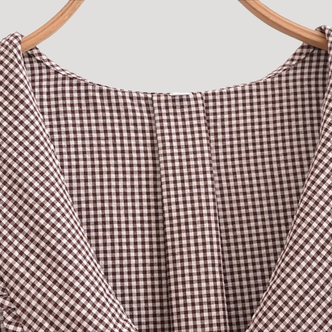 Gingham blouse with ruffled collar