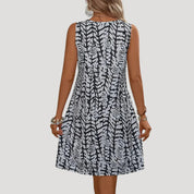 Women’s sleeveless printed knee length shift dress