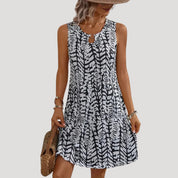 Women’s sleeveless printed knee length shift dress
