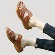 Women’s flat walking comfort buckle strap sandals
