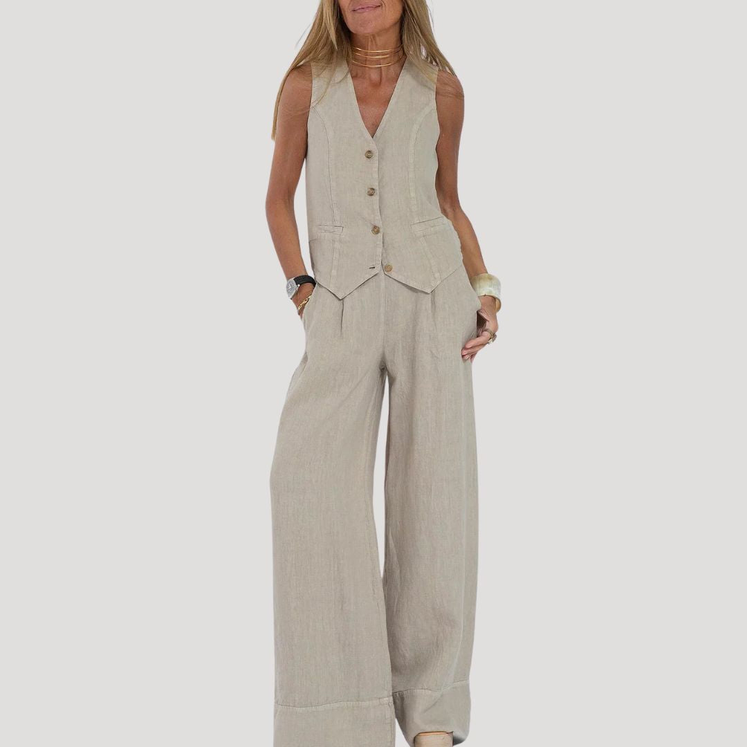 Women’s lightweight two-piece suit with gilet