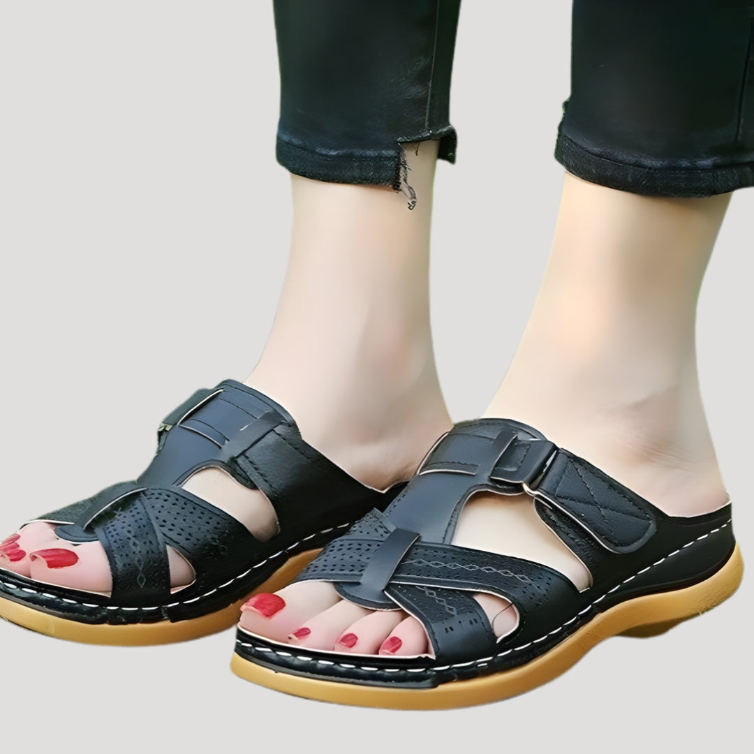 Women’s flat walking comfort buckle strap sandals