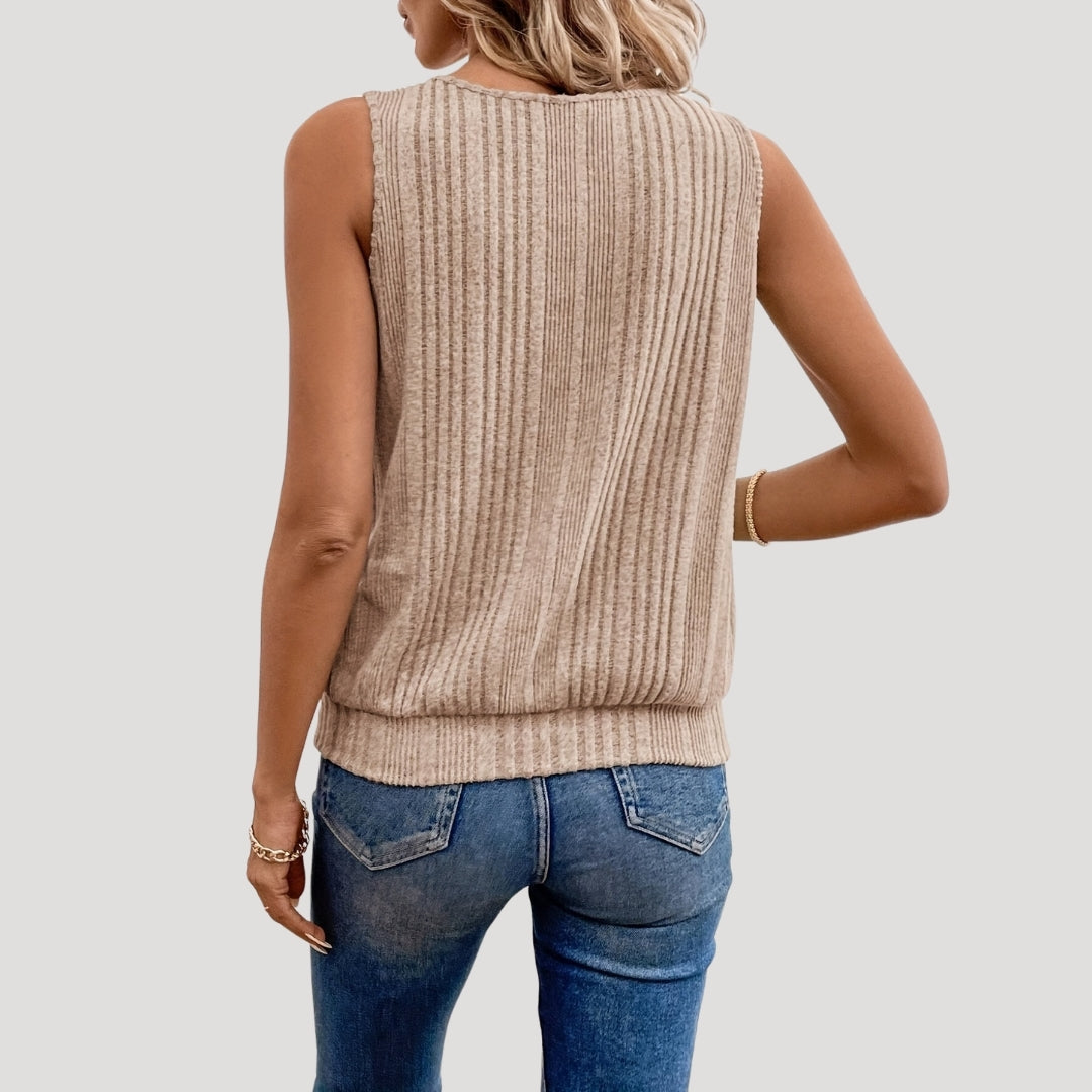 Ribbed sleeveless keyhole top