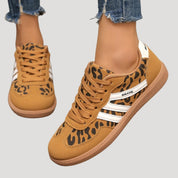 Women’s lace-up retro sneakers with contrast stripes