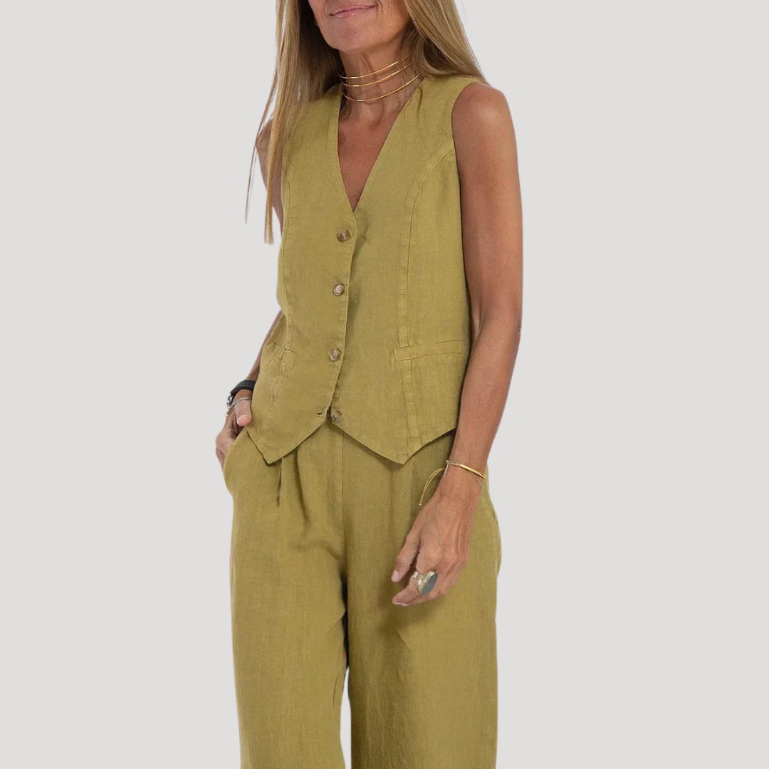 Women’s lightweight two-piece suit with gilet