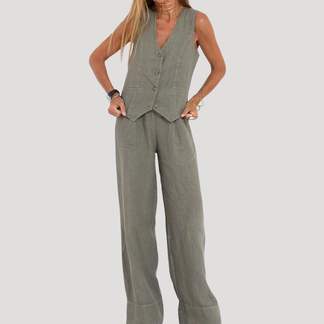Women’s lightweight two-piece suit with gilet
