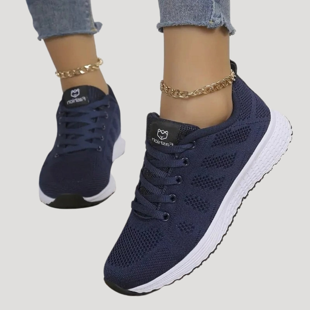 Women’s lightweight mesh lace-up sneakers with sporty sole