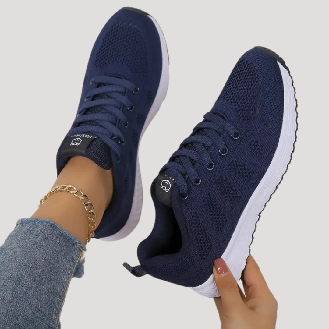 Women’s lightweight mesh lace-up sneakers with sporty sole