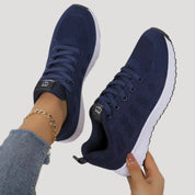 Women’s lightweight mesh lace-up sneakers with sporty sole