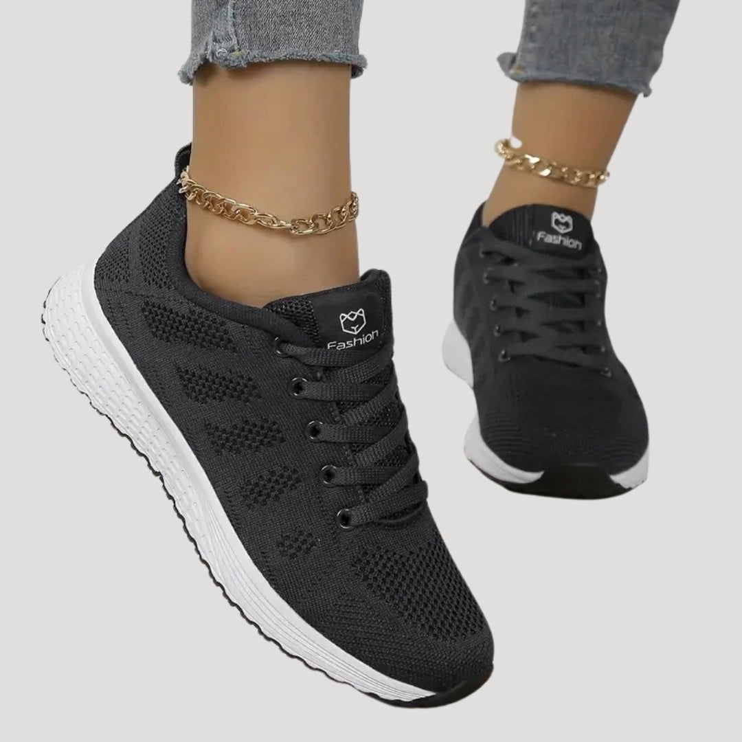 Women’s lightweight mesh lace-up sneakers with sporty sole