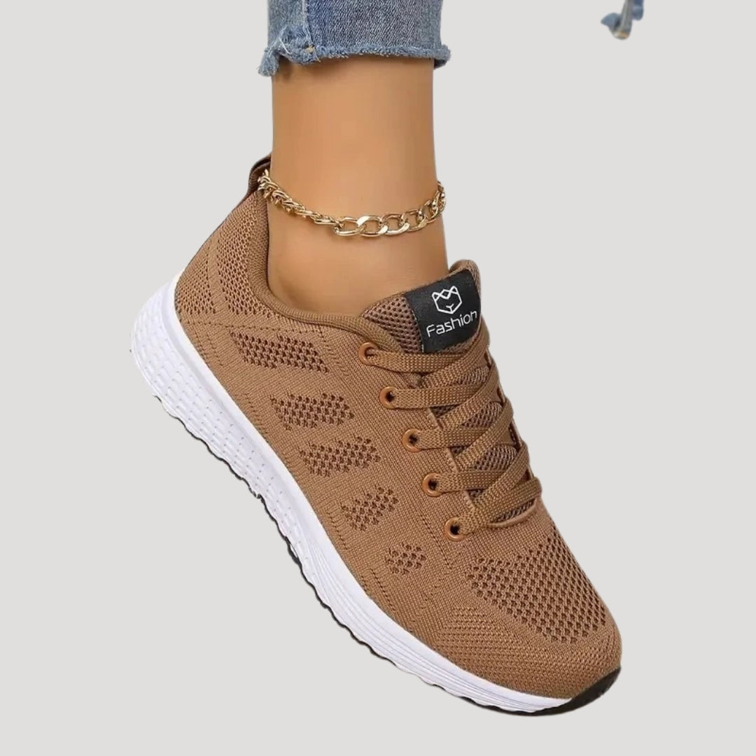 Women’s lightweight mesh lace-up sneakers with sporty sole