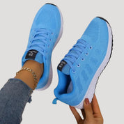 Women’s lightweight mesh lace-up sneakers with sporty sole